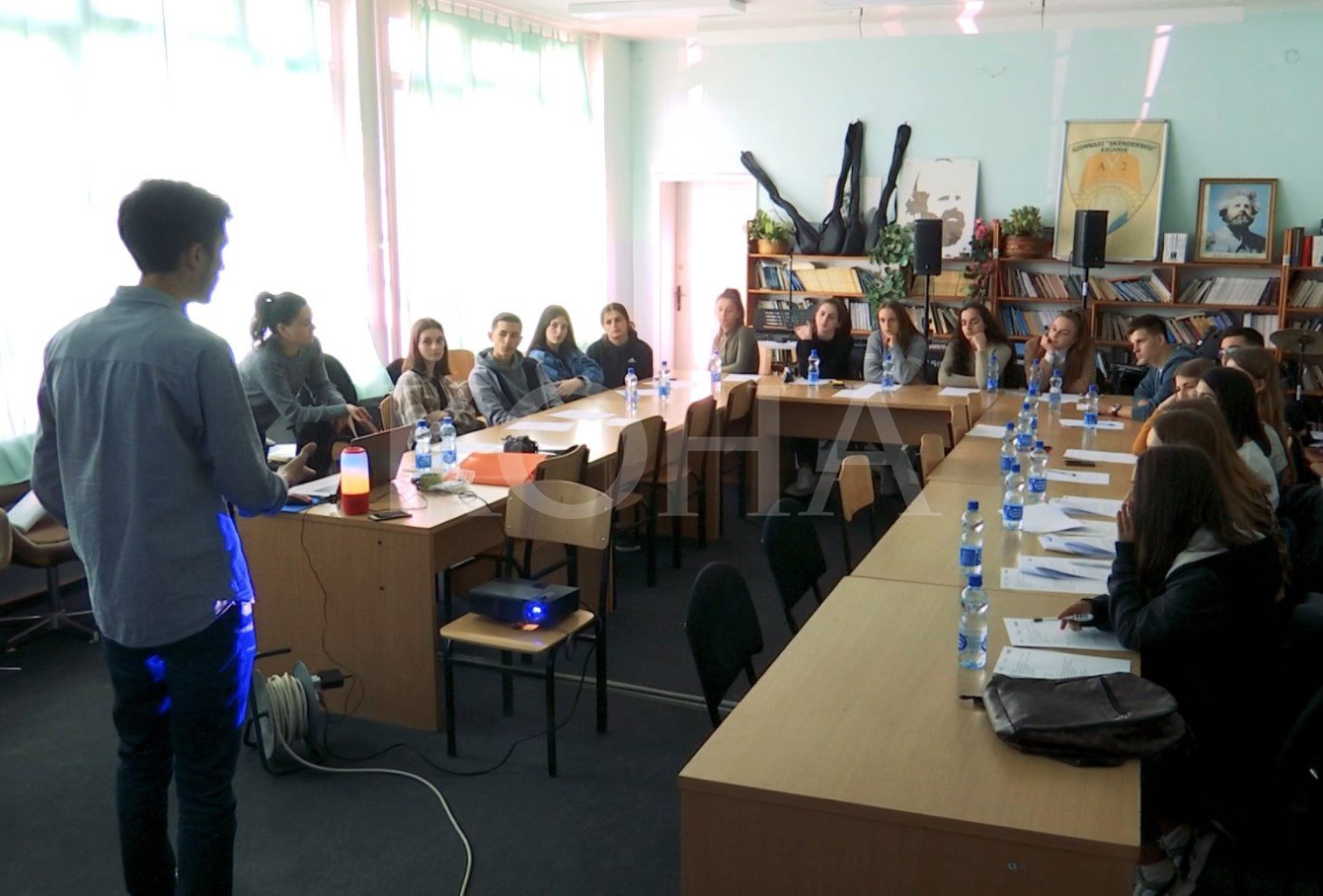“Brick” vazhdon punëtoritë për mendimin kritik me të rinjtë e Kaçanikut