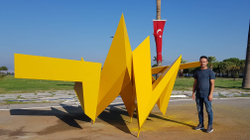 “Harmonia e thyer” e skulptorit nga Kosova zë vend në Izmir