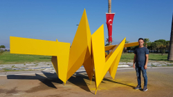 “Harmonia e thyer” e skulptorit nga Kosova zë vend në Izmir