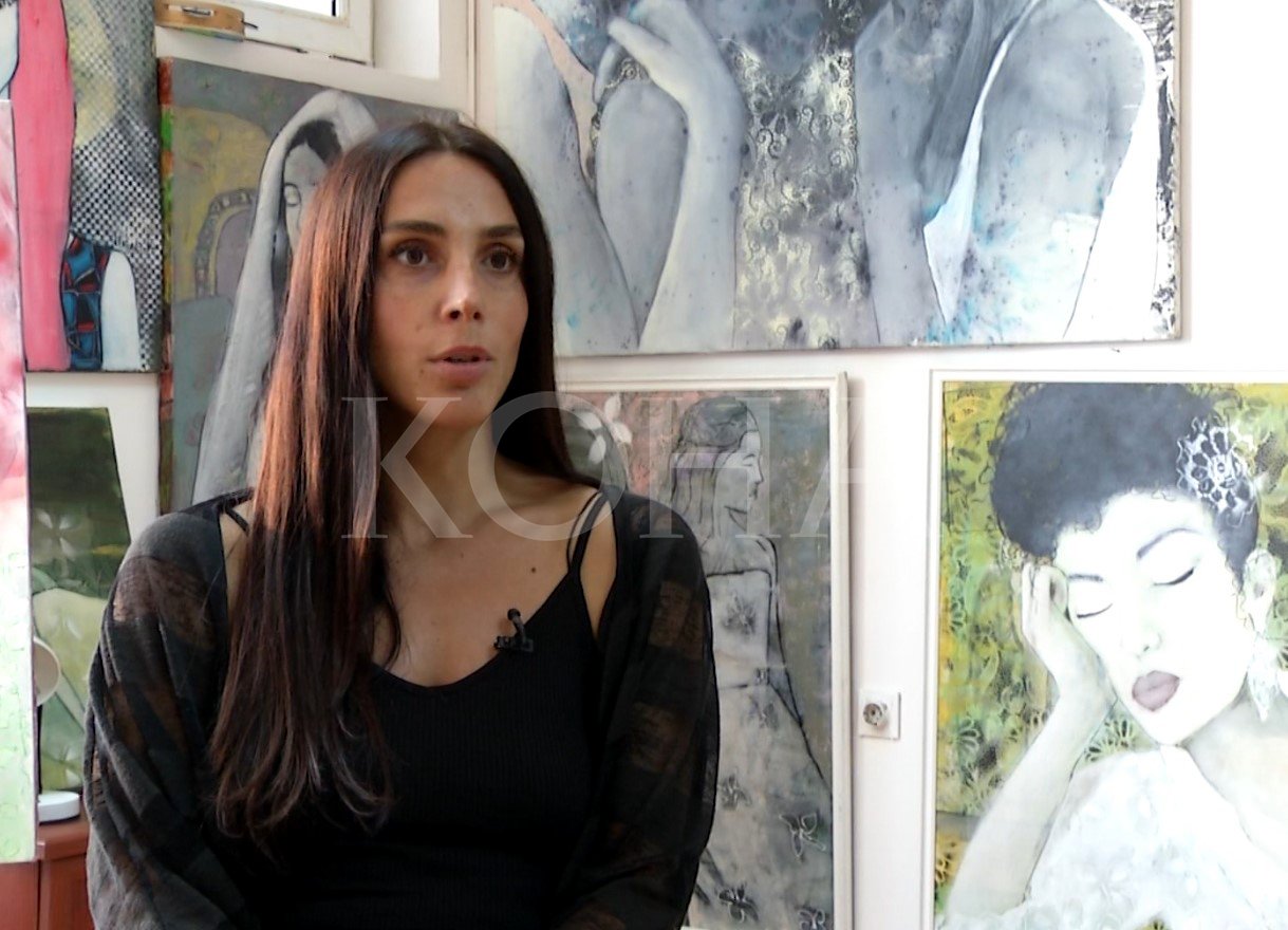 Pikturat e artistes Krasniqi që tejkalojnë realitetin e gruas