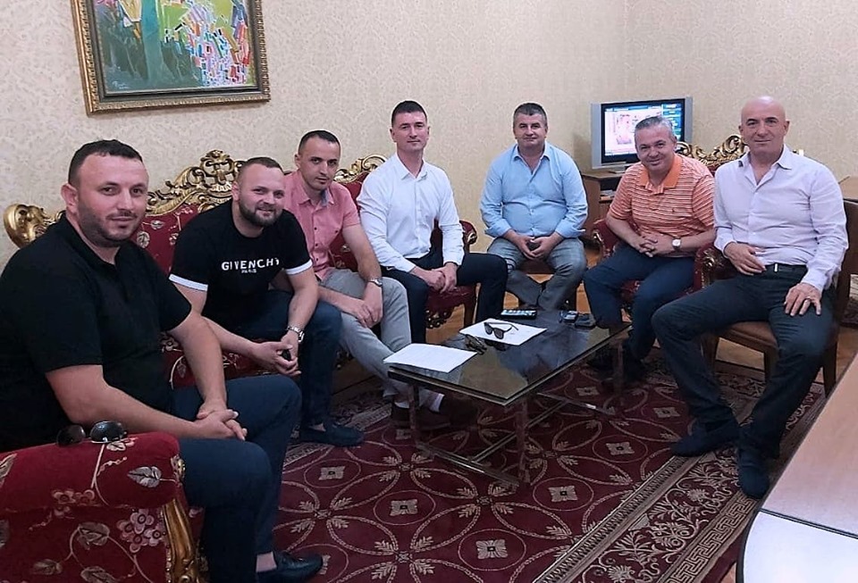 Përçarje në grupin demokrat, Rudina Hajdari e cilëson në favor të Ramës e Bashës