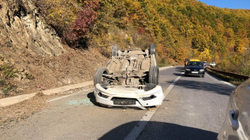 Rrokulliset edhe një veturë në magjistralen Prishtinë – Gjilan