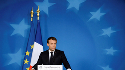 Macron: Presim heqjen e taksës nga Kosova dhe ndaljen e fushatës për çnjohje nga Serbia
