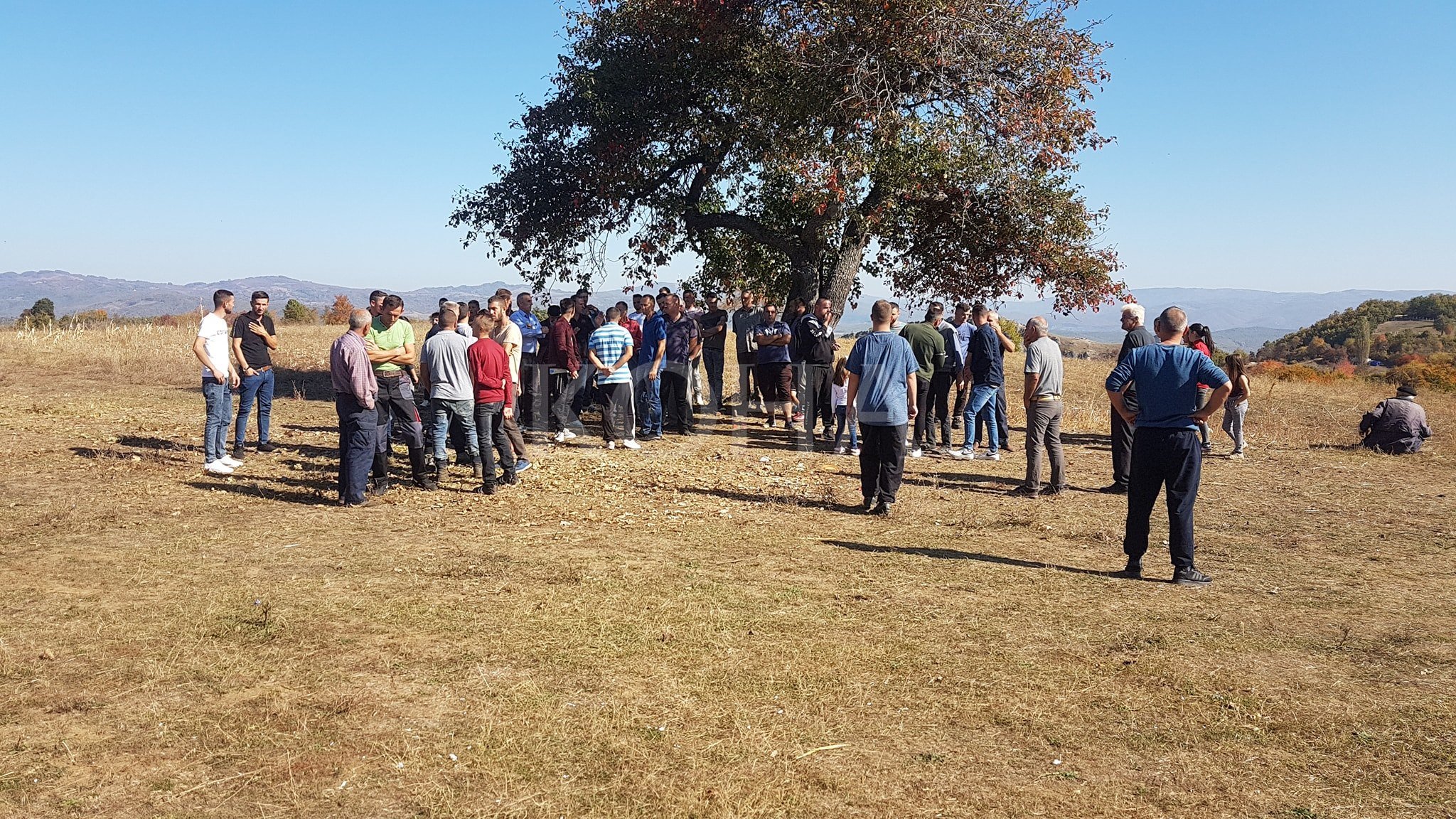 Banorët e Busavatës dhe Krilevës protestuan para Komunës së Kamenicës kundër reformës në arsim