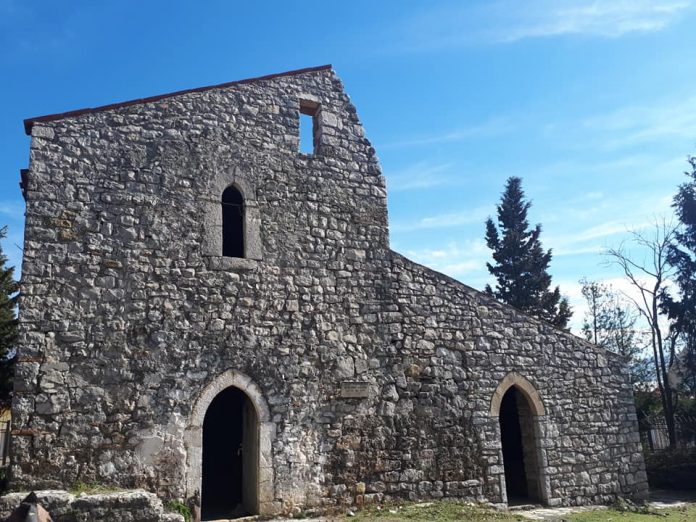 Kisha e shekujve XII-XIII në Balldre të Lezhës i shpëton shkatërrimit