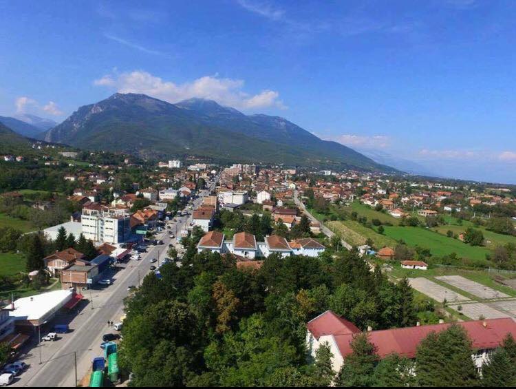 Deçani do të mbjellë 10 mijë fidanë në hapësira të reja gjelbëruese