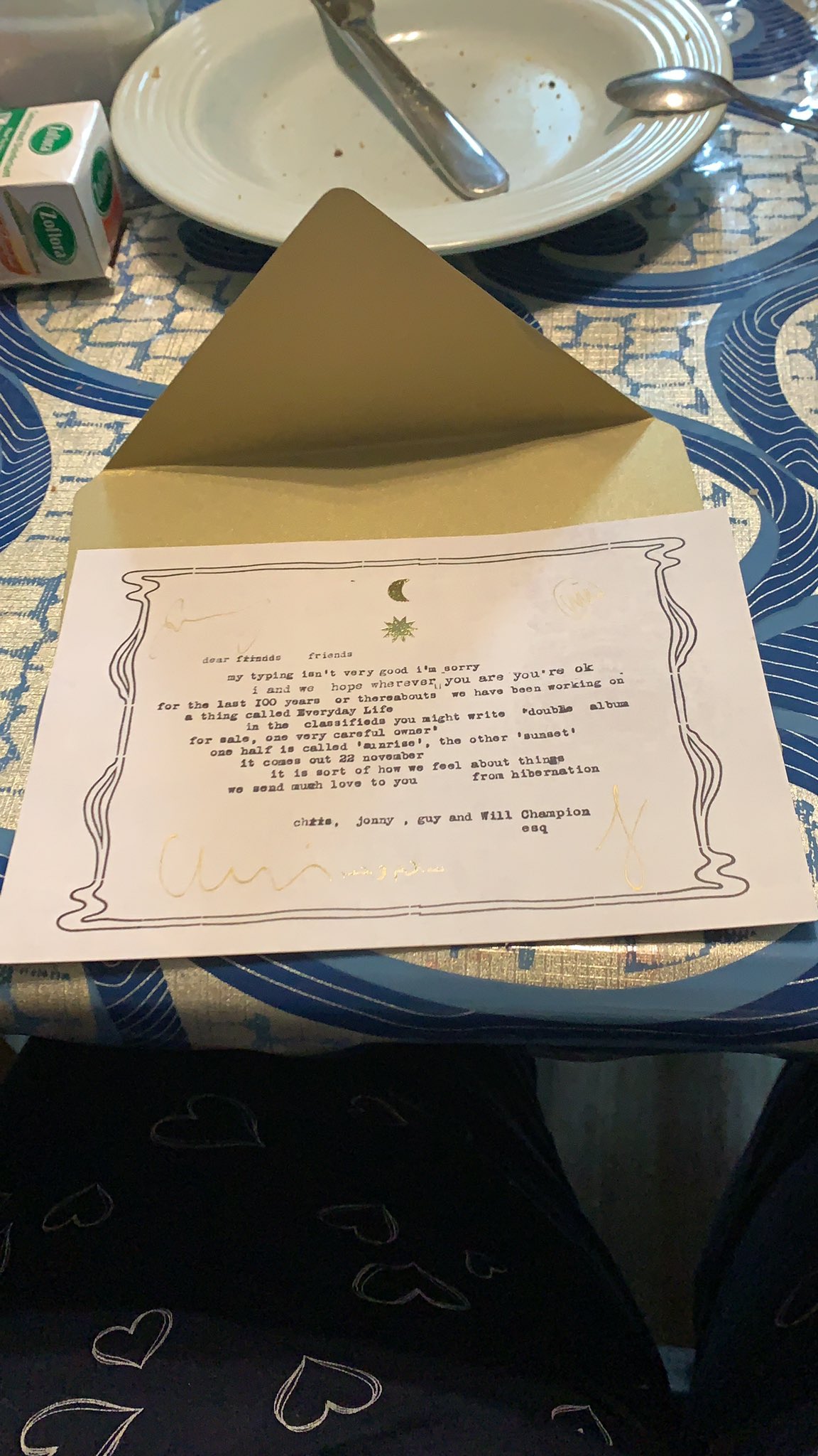Coldplay paralajmëron albumin e ri në një letër dërguar një adhurueseje