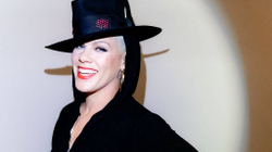 Pink do ta marrë çmimin “People’s Champion”