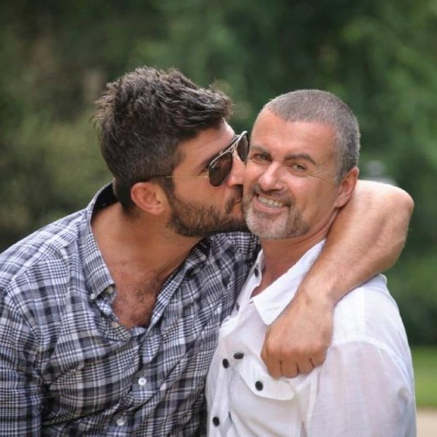 I dashuri i George Michael jeton në hotel pasi dëbohet nga vila