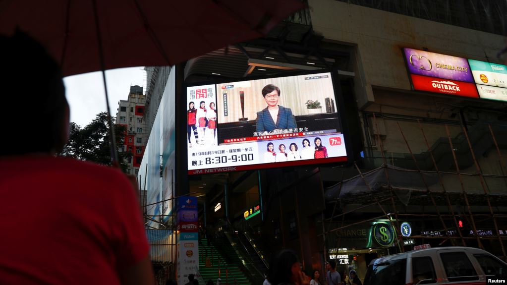 Udhëheqësja e Hong Kongut tërhoqi projektligjin që nxiti protesta masive