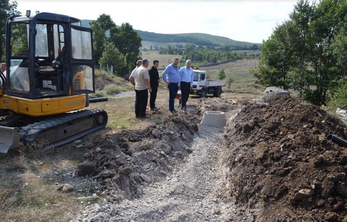 Përfundojnë 2 kilometra rrjet të kanalizimit në tre fshatra të Malishevës