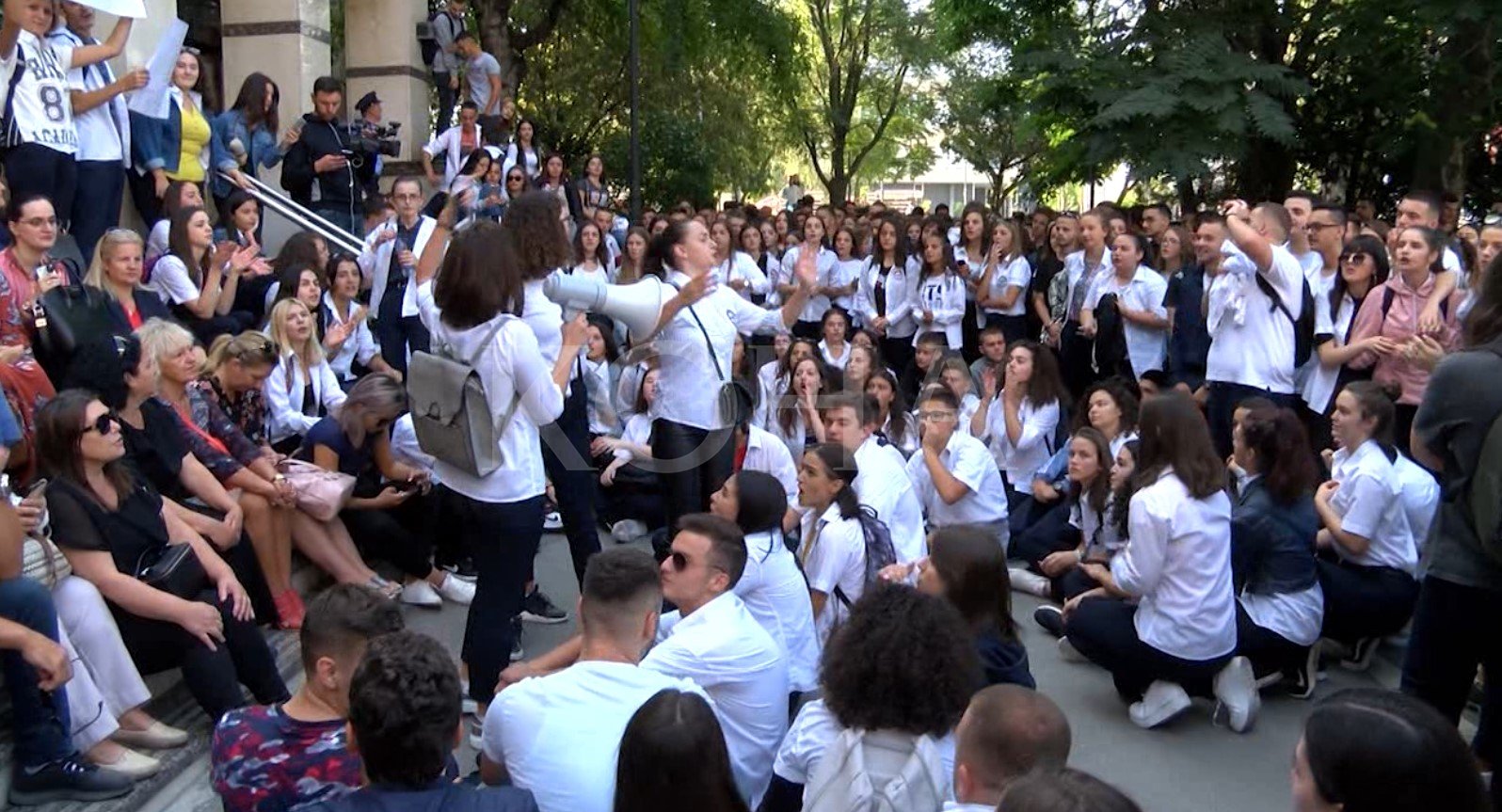 Komuna e akuzon Vetëvendosjen se po manipulon nxënësit e “Ahmet Gashit” në protestë