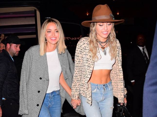 Miley Cyrus e harron shkurorëzimin, tashmë jeton me të dashurën e re