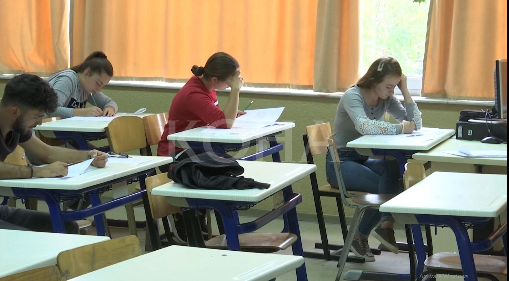 10 mijë maturantë sot i janë nënshtruar afatit të dytë të testit 