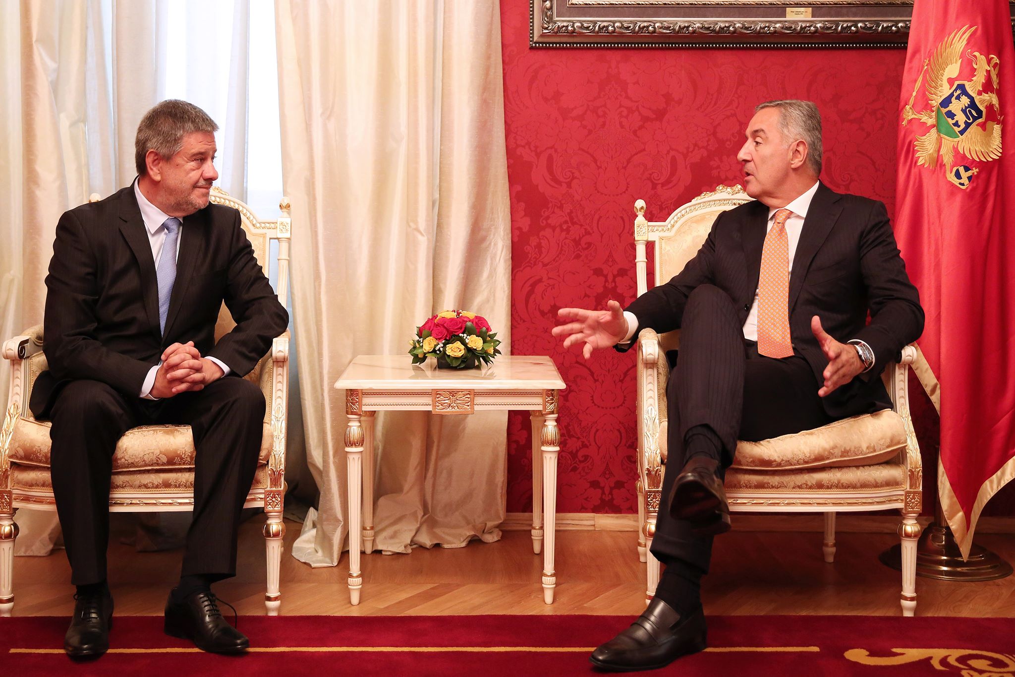 Gjukanoviqi pret ambasadorin Hysa, ofron mbështetjen malazeze për Kosovën