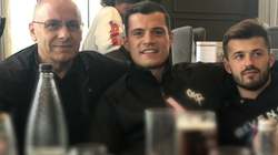Granit Xhaka e Albian Ajeti vizitojnë kombëtaren e Kosovës para ndeshjes me Anglinë