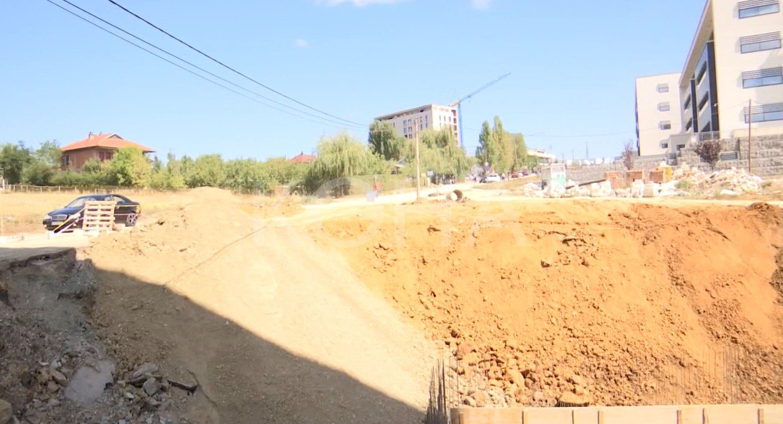 Rrëshqet dheu te Pallati i Drejtësisë, pronari i banesës dhe tre inspektorë komunalë arrestohen