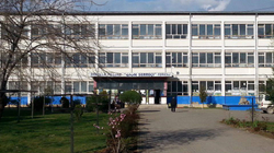 Stafi i shkollës “Gjon Serreçi” në Ferizaj kërkon përmirësimin e kushteve të punës