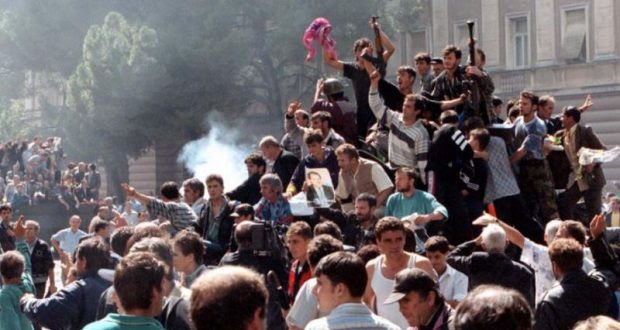 21 vjetori i gjunjëzimit të shtetit shqiptar