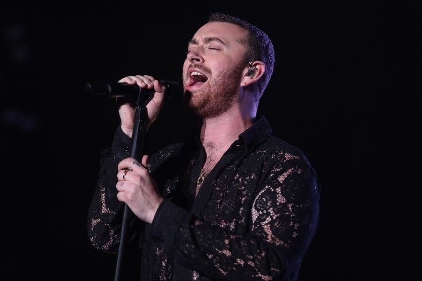 Sam Smith u kërkon fansave të mos i referohen si mashkull, por as si femër