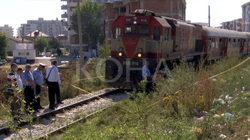 Vdes një person në Skenderaj pasi u godit nga treni, rasti po cilësohet si vetëvrasje