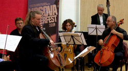Maestroja i violonçelit ndez “Fishekzjarrët e KamerFestit”