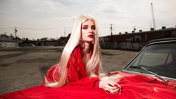 Era Istrefi lanson këngën e re “Let’s Get Married”