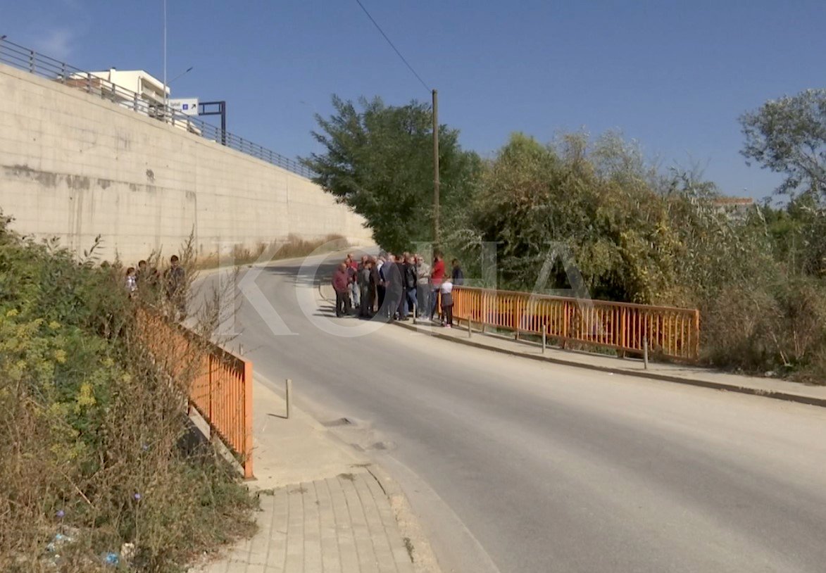Banorët e Veternikut me protestë kërkojnë rregullimin e kanalizimit – paralajmërojnë masa tjera