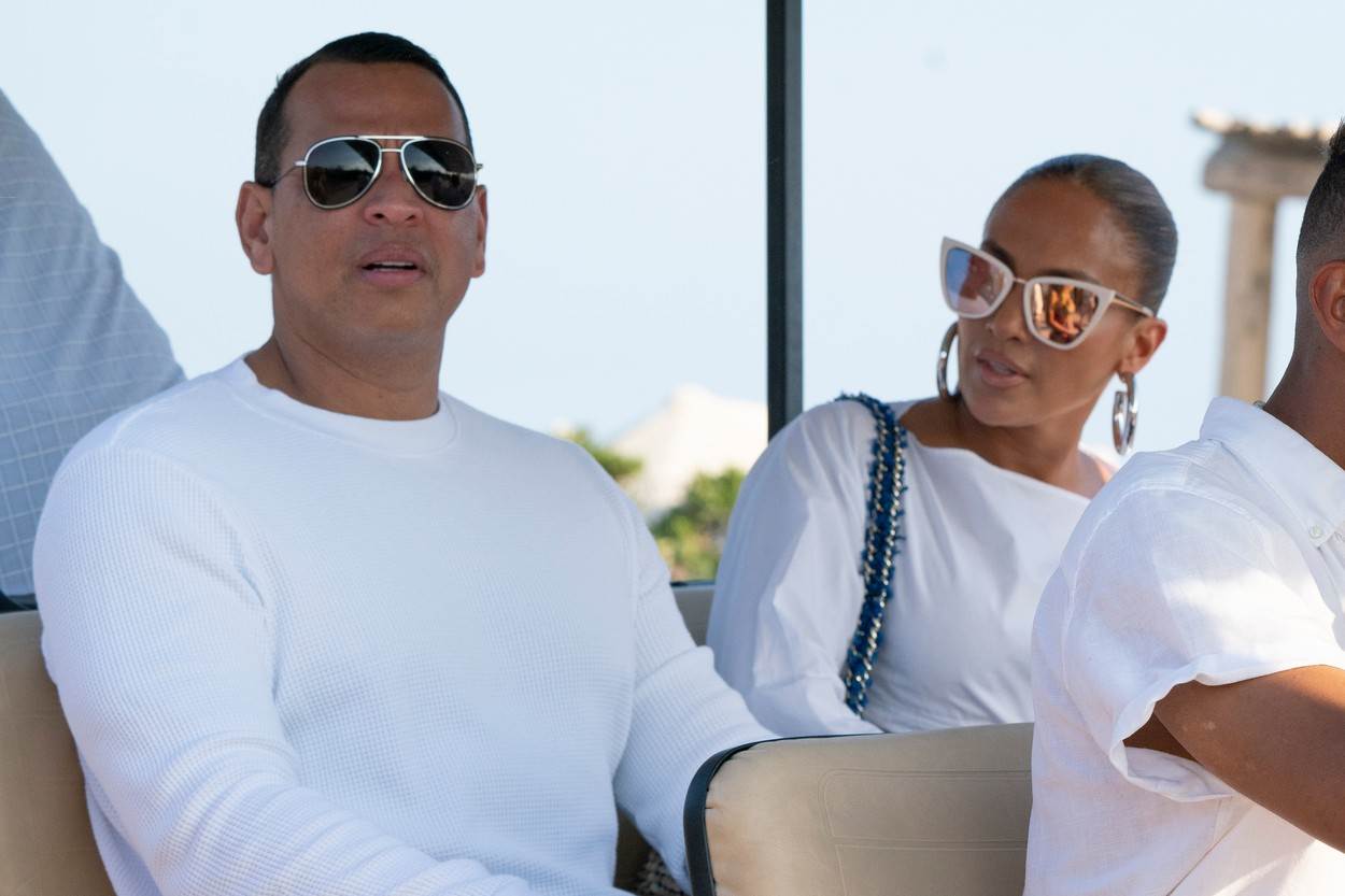 Jennifer Lopez shokon publikun me sasinë e parave që shpërdoron