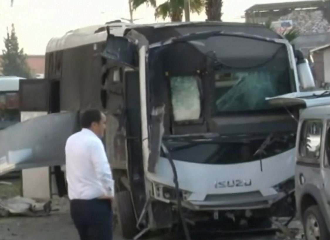 Sulmohet autobusi që transportonte policë në Adana të Turqisë