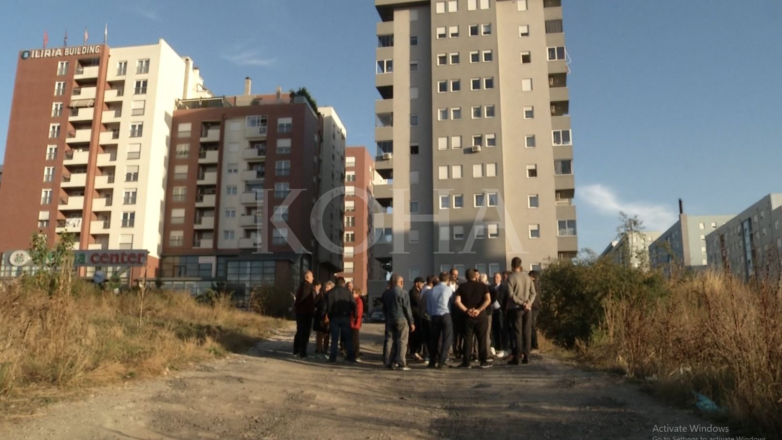 Izolohen 120 familje në Prishtinë, banesat u shitën pa siguruar qasje në rrugë