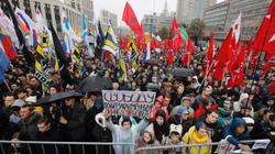 Rusët sfidojnë shiun e ftohtë, protestë masive në mes të Moskës