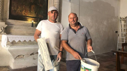 Dy shqiptarë riparuan kishën në Itali: Jemi myslimanë, por të gjithë janë fëmijët e Zotit