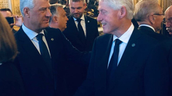 Presidenti Thaçi takohet me Bill Clinton në Francë