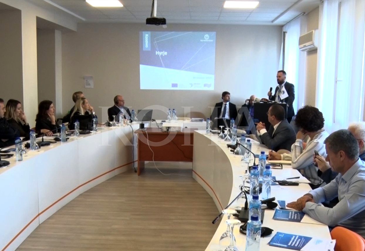 “Bizneset në Kosovë ballafaqohen me barriera për qasjen në financa”