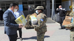 KFOR-i amerikan dhuron pajisje mjekësore për QKMF-në në Mitrovicë