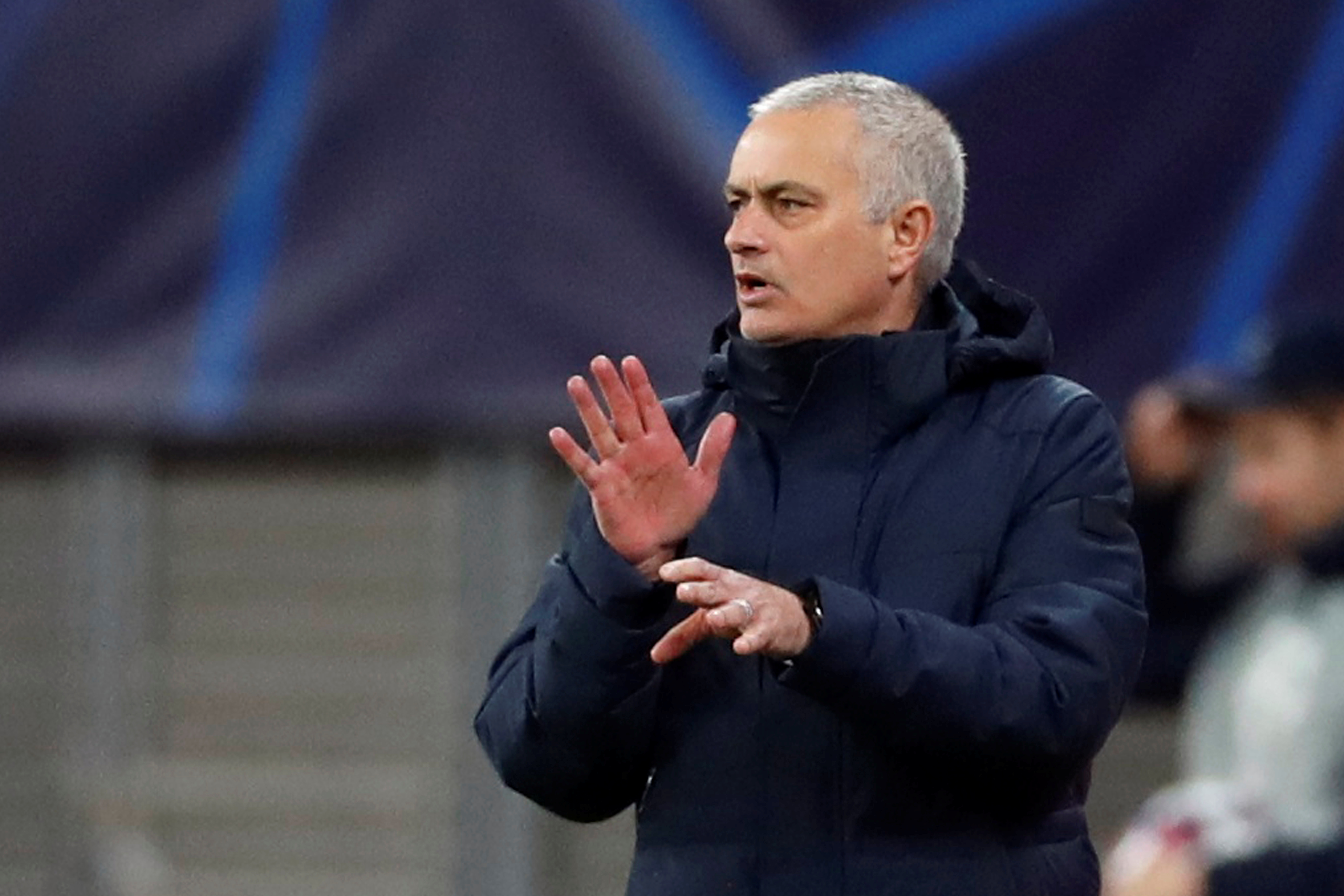 Mourinho pranon se ka shkelur rregullin e mbajtjes së distancës sociale
