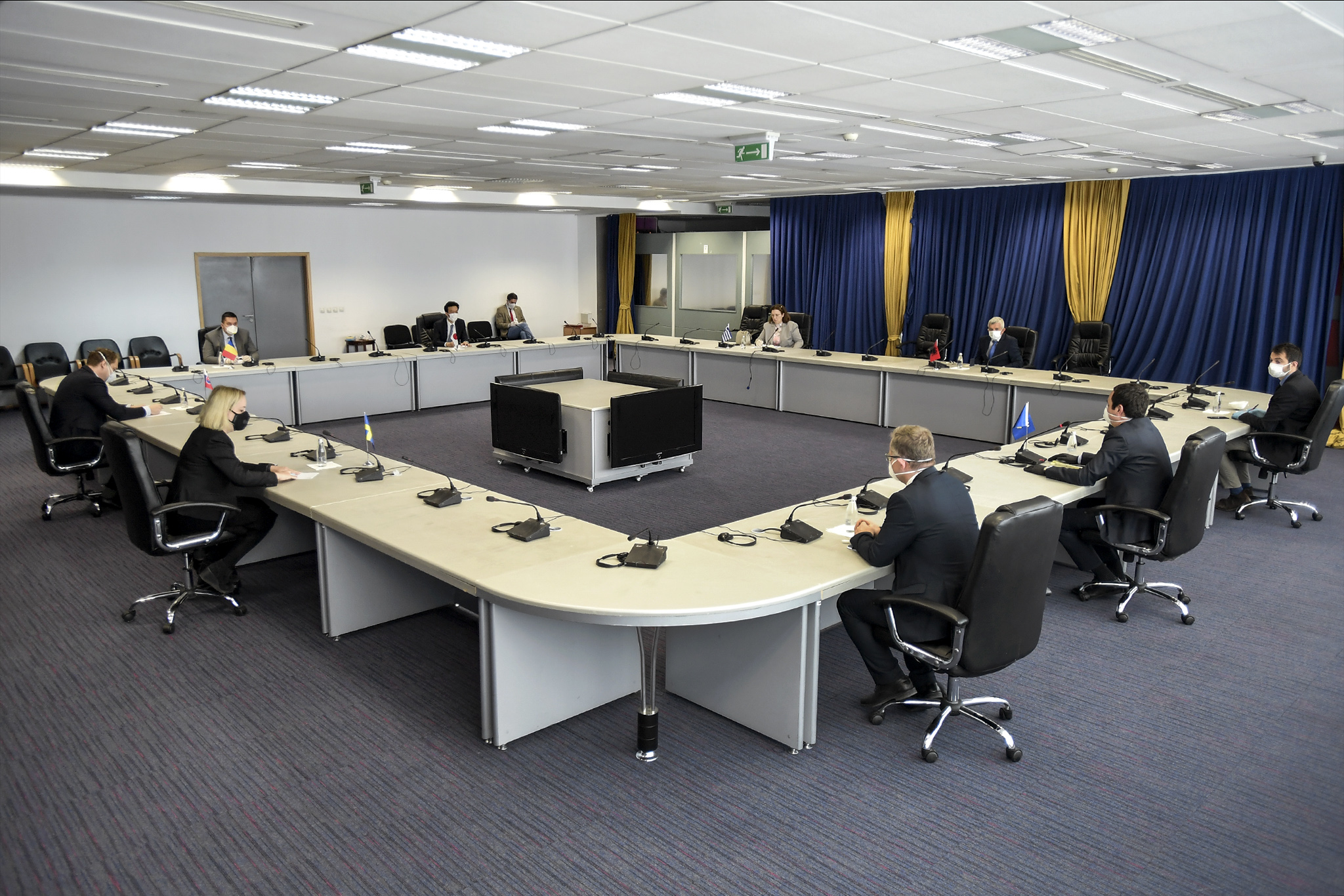 Përfaqësuesit e korit diplomatik të Kosovës i premtojnë Kurtit mbështetje gjatë pandemisë