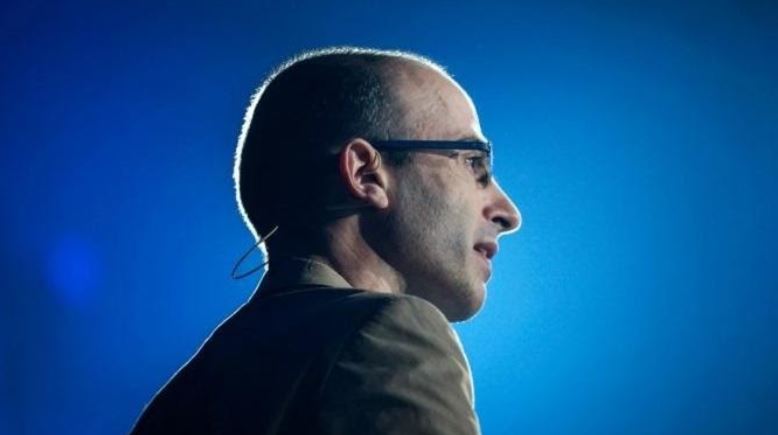 “Profecia” e izraelitit Yuval Noah Hararit: Furtuna do të kalojë, por zgjedhjet që bëjmë tani do të na ndryshojnë jetën