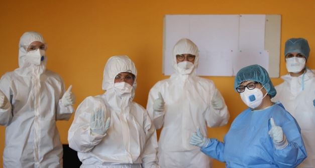 Manastirliu: ​Shërohen nga Covid-19 në Shqipëri 1 mjek dhe 2 infermiere
