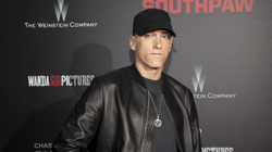 Eminemi e ka festuar 12-vjetorin e të qenit esëll