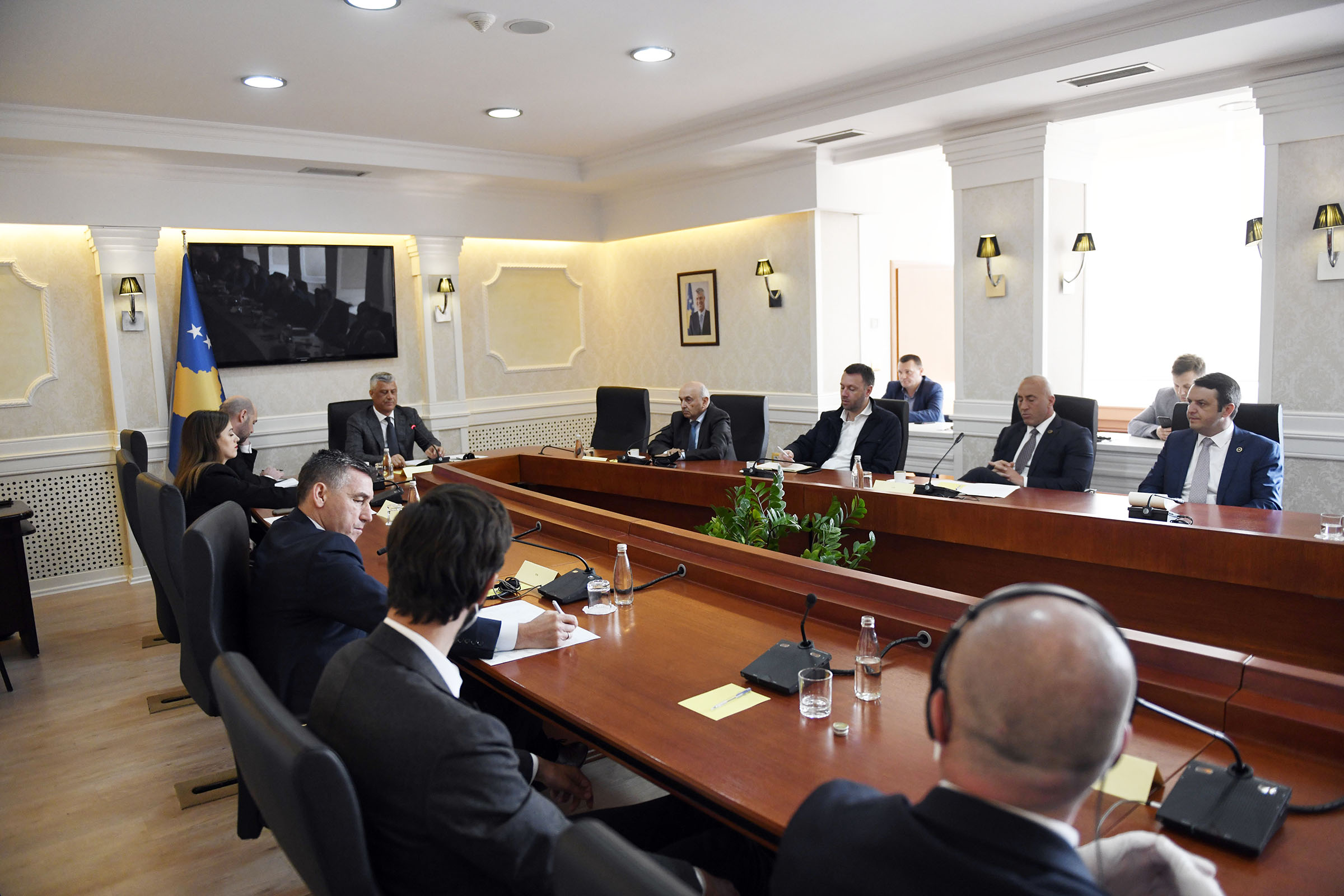 Ahmeti kritikon takimin mes Thaçit e krerëve politikë