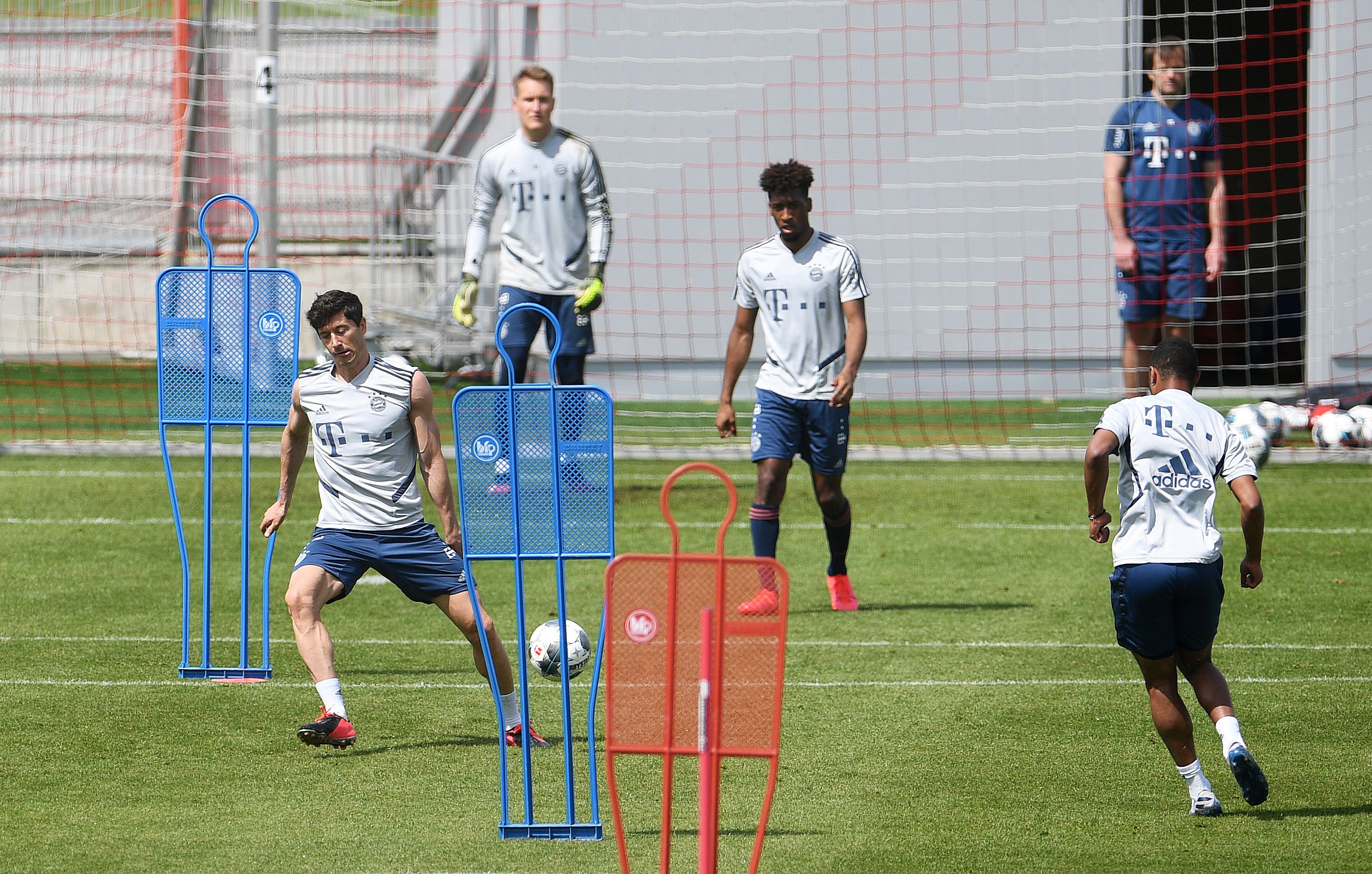 Yjet e Bundesligës mund të detyrohen të mbajnë maska kur kampionati të vazhdojë