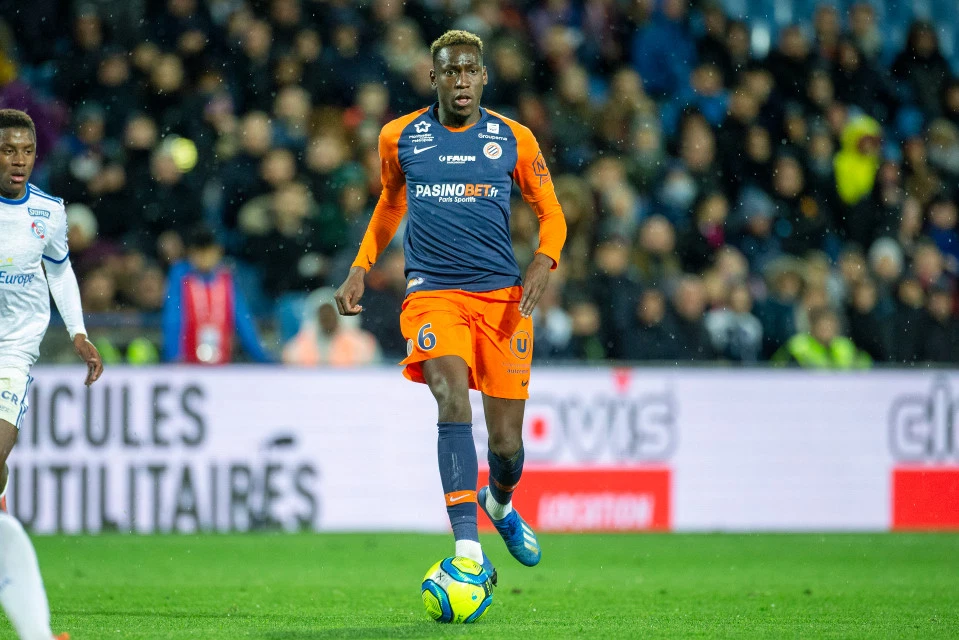 Futbollisti 23-vjeçar në kujdes intensiv pas simptomave të rënda të koronavirusit