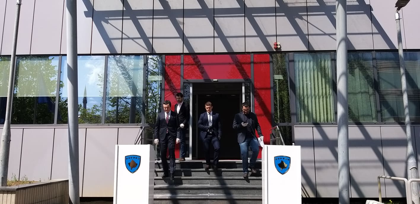 Këshilltari i Kurtit kërkon të hetohen polici dhe prokurorja: Shkelën të drejtat themelore të njeriut