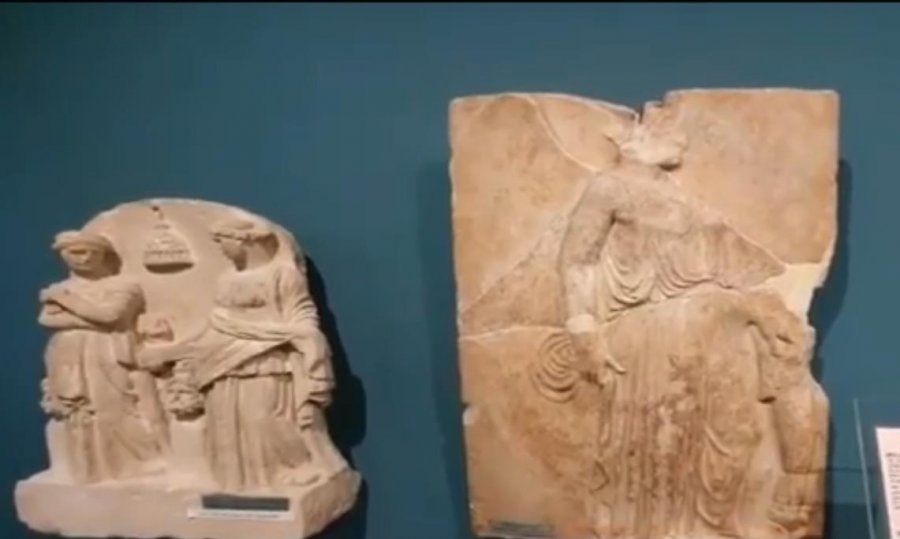 Artefakti që mbart figurën e  Perëndeshës së fitores ishte gjetur në bregun pranë derdhjes së kanalit të Vivarit në Vrinë, Butrint, në fund të viteve ’20 të shekullit të kaluar