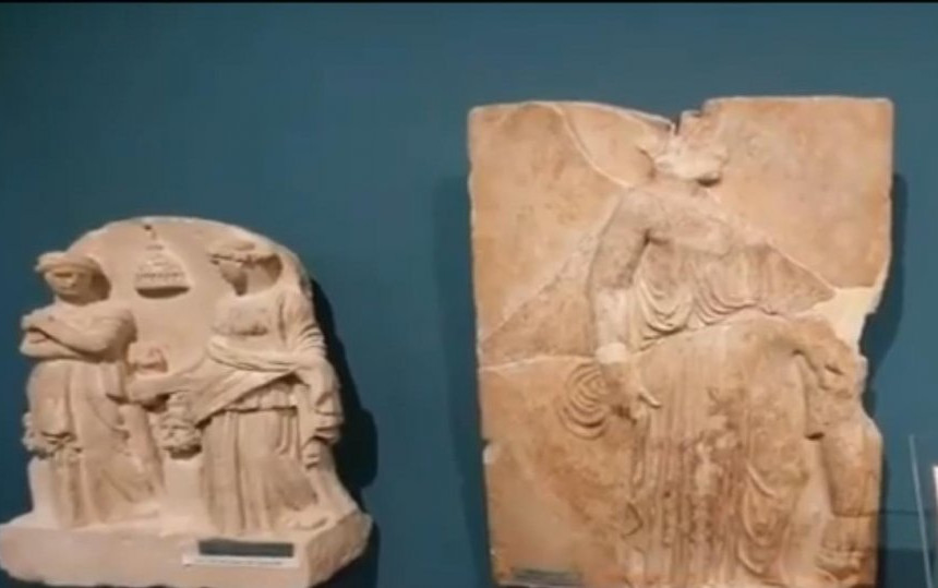 Artefakti që mbart figurën e  Perëndeshës së fitores ishte gjetur në bregun pranë derdhjes së kanalit të Vivarit në Vrinë, Butrint, në fund të viteve ’20 të shekullit të kaluar