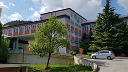 Personeli i Gjinekologjisë dhe Neonatologjisë në Spitalin e Pejës dalin negativë në Covid-19