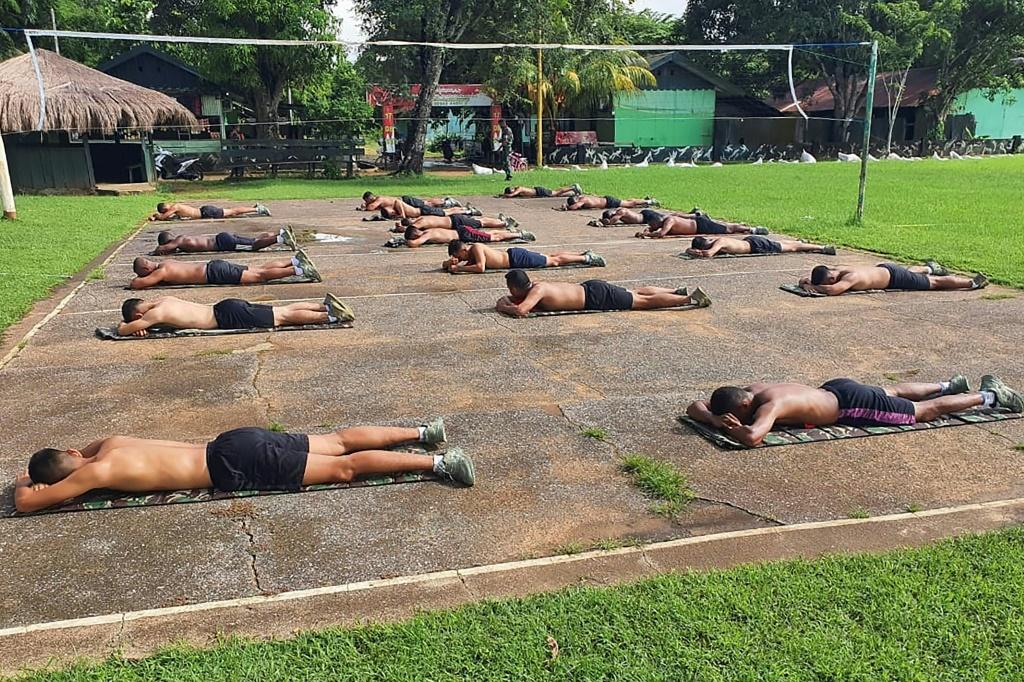 Indonezianët i kthehen diellit për t’u bërë më të fortë ndaj koronavirusit