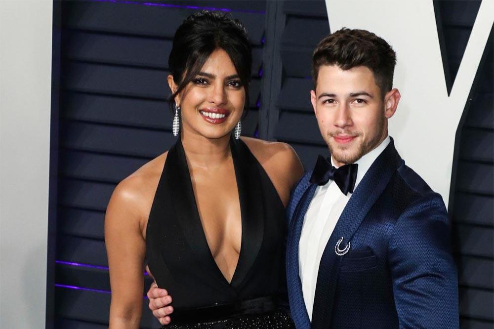 Nick Jonas po e mëson Priyanka Chopran të luaj në piano